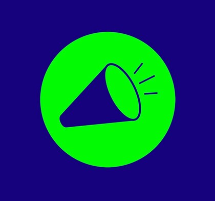 Eine blaue Farbkachel, in der Mitte ein neongrüner Kreis mit der blauen Grafik eines Sprachrohrs.